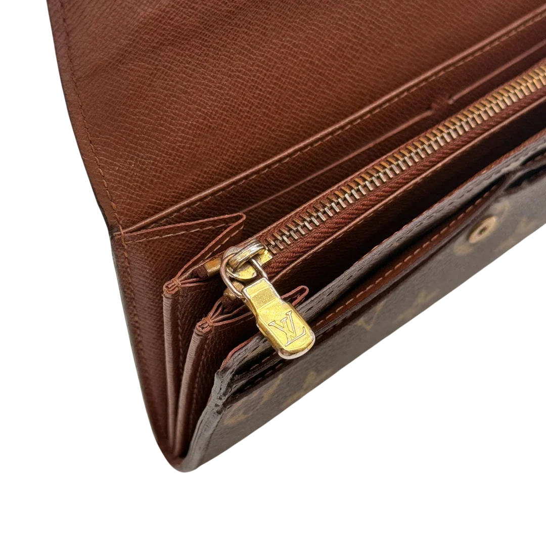 https://cdn.shopify.com/s/files/1/0564/9376/8855/files/Louis_Vuitton_Geldbeutel_Sarah_monogram_braun_22.webp?v=1784270404