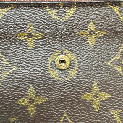 https://cdn.shopify.com/s/files/1/0564/9376/8855/files/Louis_Vuitton_Geldbeutel_Sarah_monogram_braun_6.webp?v=1784241822