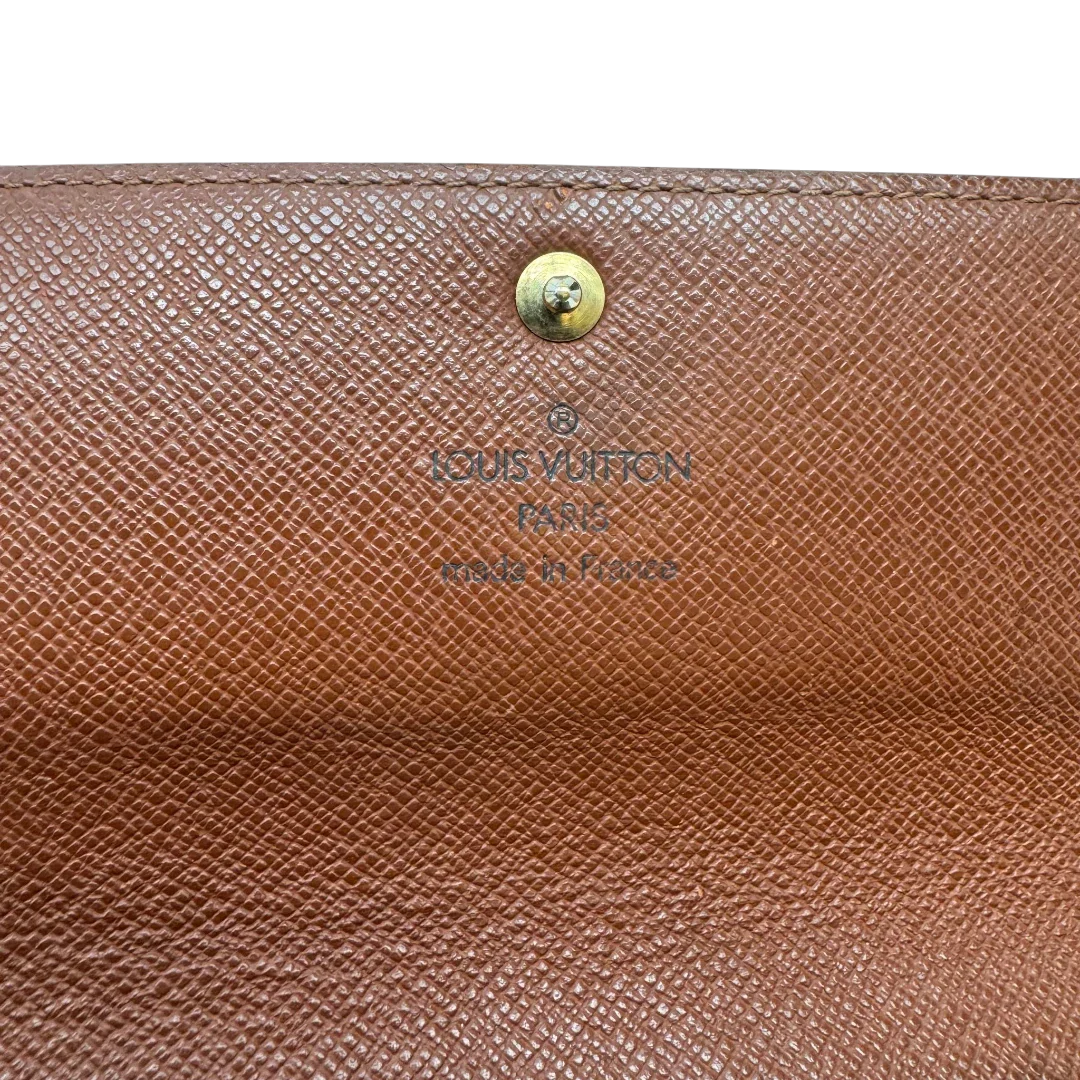 https://cdn.shopify.com/s/files/1/0564/9376/8855/files/Louis_Vuitton_Geldbeutel_Sarah_monogram_braun_7.webp?v=1784241822