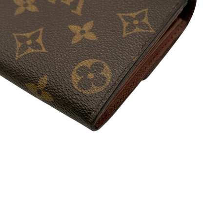 https://cdn.shopify.com/s/files/1/0564/9376/8855/files/Louis_Vuitton_Geldbeutel_Sarah_monogram_braun_7_32325a11-33ad-4a18-9c12-52ae09369b73.webp?v=1784270404
