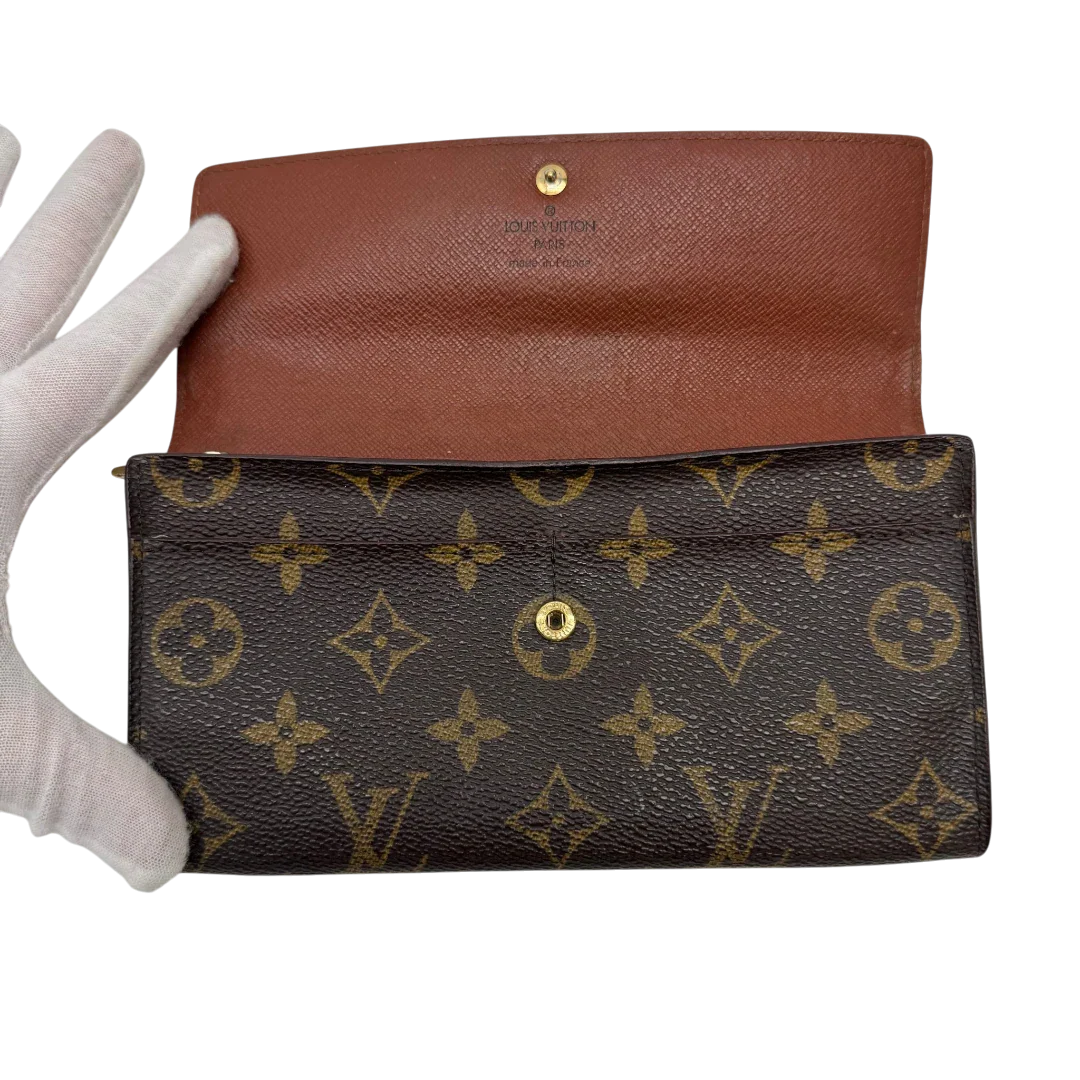 https://cdn.shopify.com/s/files/1/0564/9376/8855/files/Louis_Vuitton_Geldbeutel_Sarah_monogram_braun_8_a3357a57-6a2b-452e-843e-053523c8edec.webp?v=1784243083