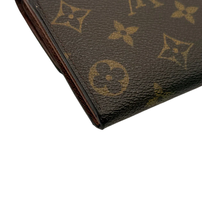 https://cdn.shopify.com/s/files/1/0564/9376/8855/files/Louis_Vuitton_Geldbeutel_Sarah_monogram_braun_8_e800a95b-fe63-4710-9928-4b330772a055.webp?v=1784270404