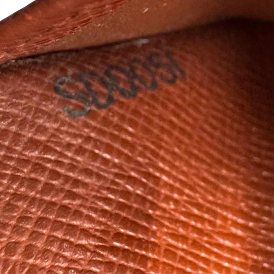 https://cdn.shopify.com/s/files/1/0564/9376/8855/files/Louis_Vuitton_Geldbeutel_Viennois_monogram_braun_13_13fdc338-12b5-4c86-80b2-76d64193d83e.webp?v=1784243879