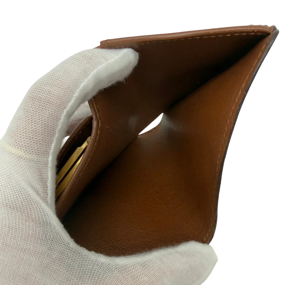 https://cdn.shopify.com/s/files/1/0564/9376/8855/files/Louis_Vuitton_Geldbeutel_Viennois_monogram_braun_16_96110eb3-f5d1-44ca-8cb8-fb6422fd9488.webp?v=1782983793