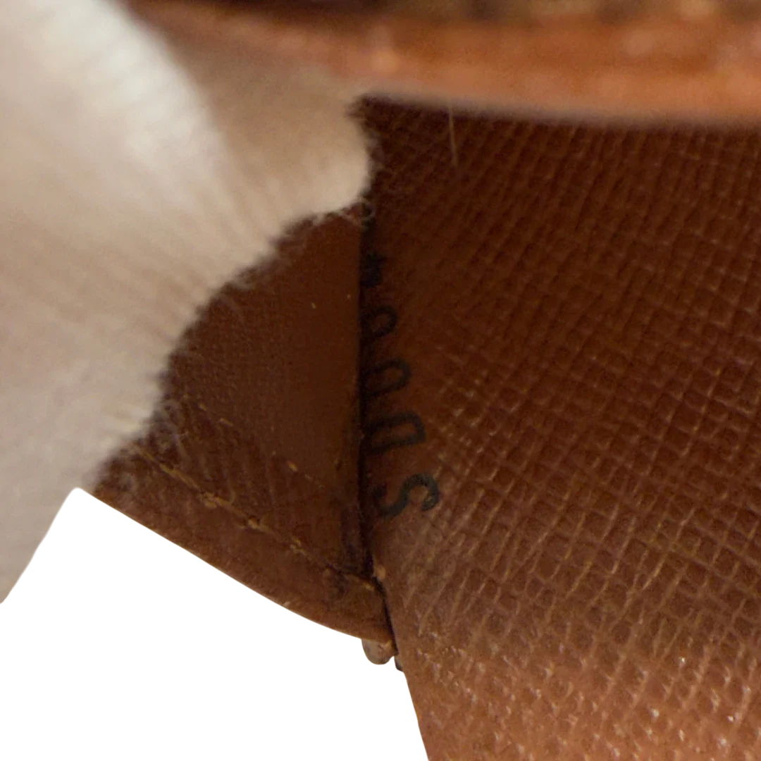 https://cdn.shopify.com/s/files/1/0564/9376/8855/files/Louis_Vuitton_Geldbeutel_Viennois_monogram_braun_17_7c505c52-54cd-46fa-8f1b-0feff40259c1.webp?v=1782983793