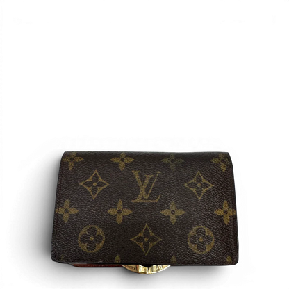 https://cdn.shopify.com/s/files/1/0564/9376/8855/files/Louis_Vuitton_Geldbeutel_Viennois_monogram_braun_2_8a879b17-bf4e-4c62-91be-1c44e4aa5d30.webp?v=1784243879