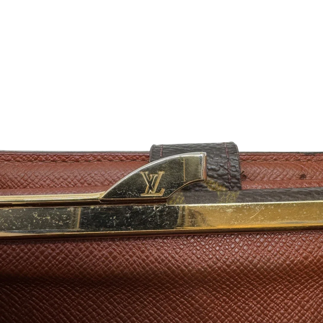 https://cdn.shopify.com/s/files/1/0564/9376/8855/files/Louis_Vuitton_Geldbeutel_Viennois_monogram_braun_7_e49e9693-ba45-4146-b8c7-041f5bd1af1b.webp?v=1784243879
