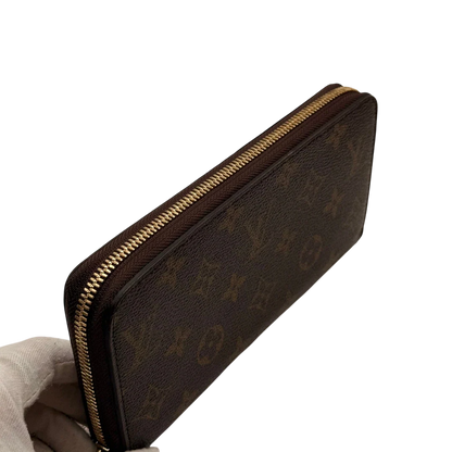 https://cdn.shopify.com/s/files/1/0564/9376/8855/files/Louis_Vuitton_Geldbeutel_Zippy_monogram_braun_11.webp?v=1784241675