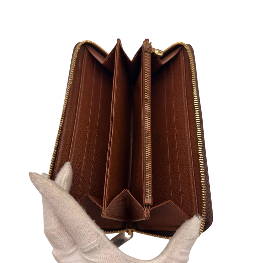 https://cdn.shopify.com/s/files/1/0564/9376/8855/files/Louis_Vuitton_Geldbeutel_Zippy_monogram_braun_14.webp?v=1784241675