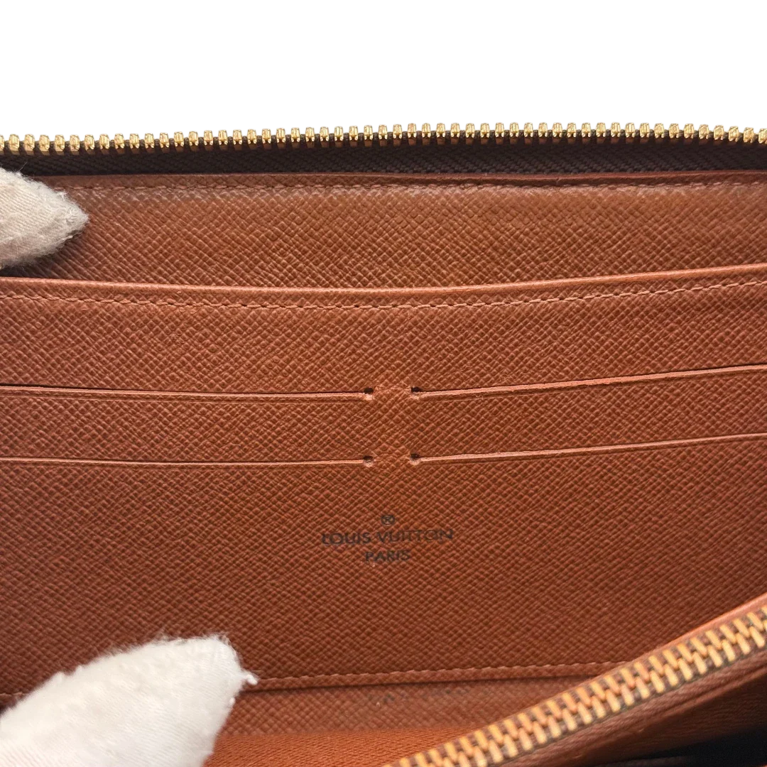 https://cdn.shopify.com/s/files/1/0564/9376/8855/files/Louis_Vuitton_Geldbeutel_Zippy_monogram_braun_18.webp?v=1784241675