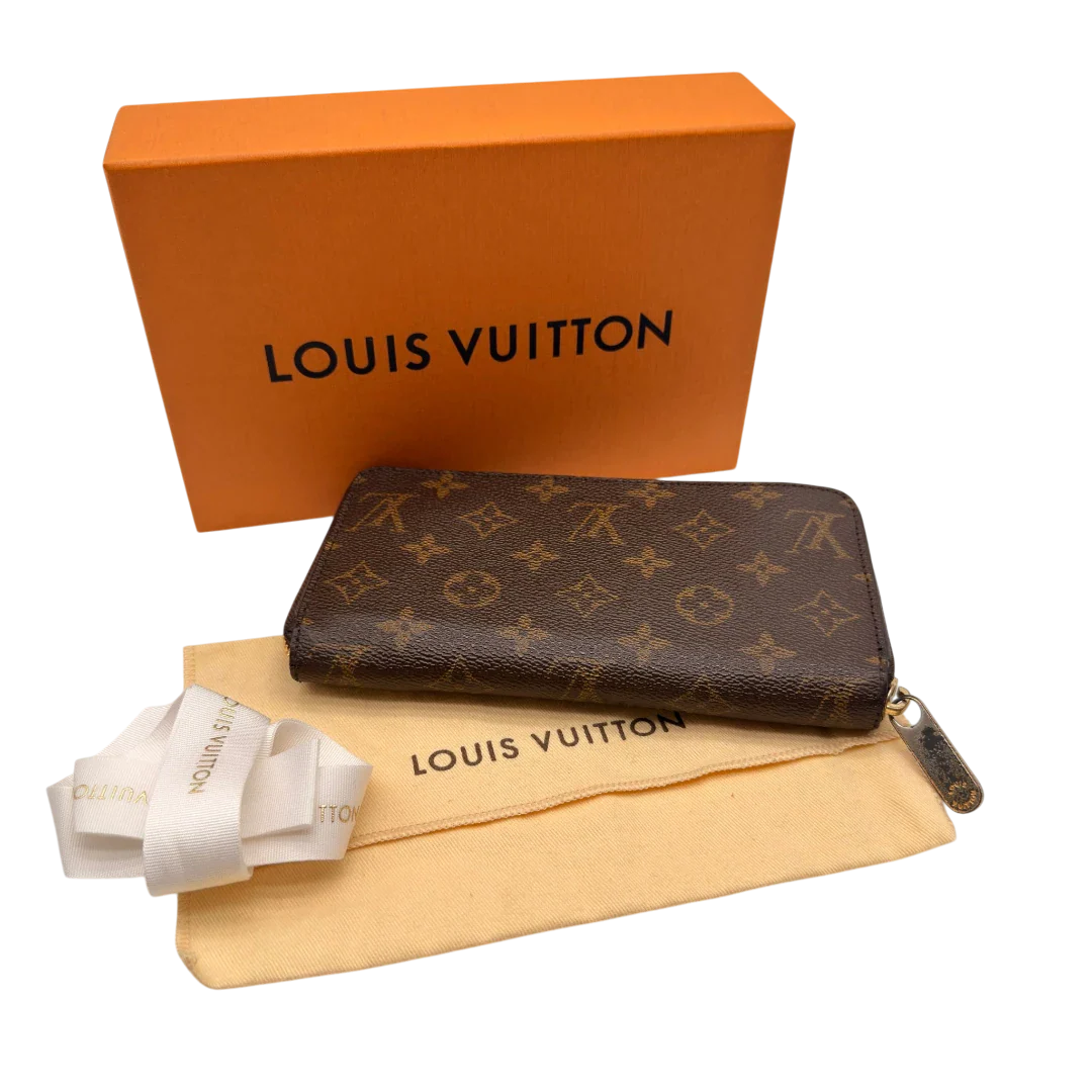https://cdn.shopify.com/s/files/1/0564/9376/8855/files/Louis_Vuitton_Geldbeutel_Zippy_monogram_braun_22.webp?v=1784241676