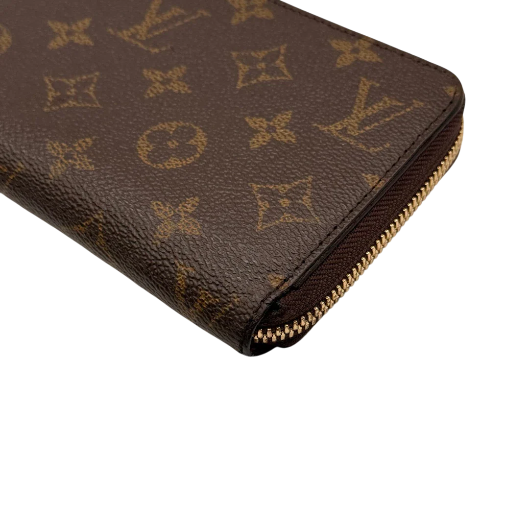 https://cdn.shopify.com/s/files/1/0564/9376/8855/files/Louis_Vuitton_Geldbeutel_Zippy_monogram_braun_5.webp?v=1784241675