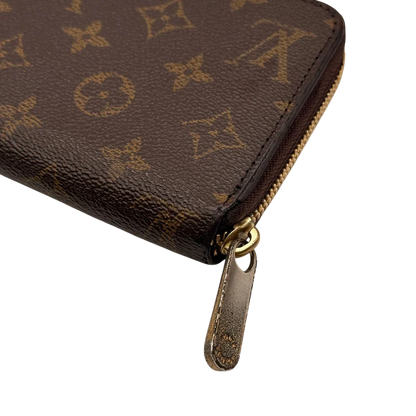 https://cdn.shopify.com/s/files/1/0564/9376/8855/files/Louis_Vuitton_Geldbeutel_Zippy_monogram_braun_7.webp?v=1784241675