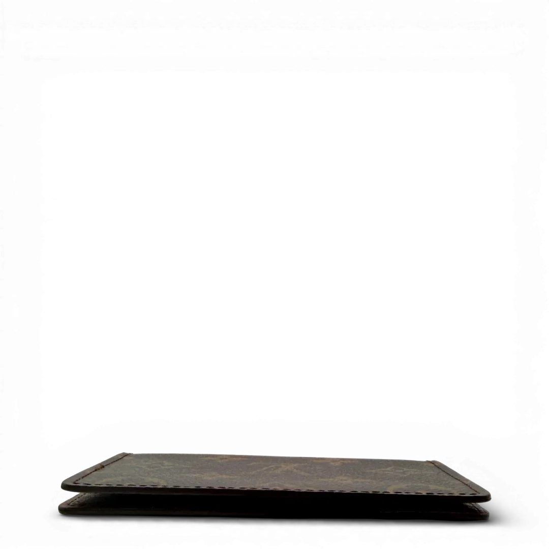 https://cdn.shopify.com/s/files/1/0564/9376/8855/files/Louis_Vuitton_Geldbeutel_mit_Kartenhalter_monogram_braun_vintage_LV2372.webp?v=1773325296