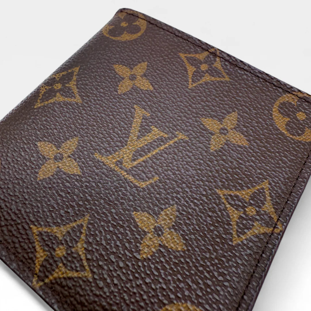 https://cdn.shopify.com/s/files/1/0564/9376/8855/files/Louis_Vuitton_Geldbeutel_monogram_braun_vintage_LV_wallet2499.webp?v=1762426364