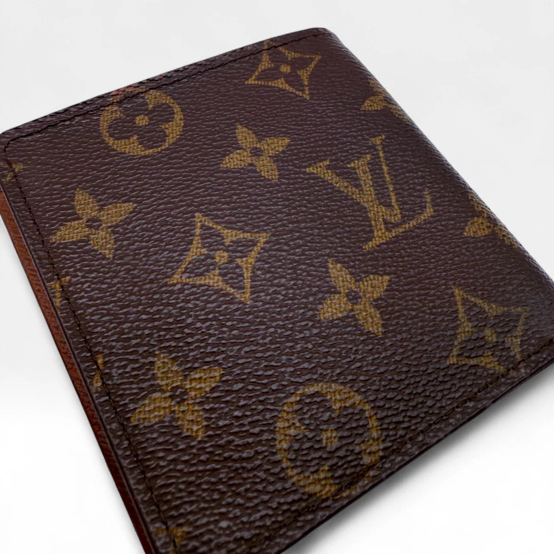 https://cdn.shopify.com/s/files/1/0564/9376/8855/files/Louis_Vuitton_Geldbeutel_monogram_braun_vintage_LV_wallet2500.webp?v=1762426364