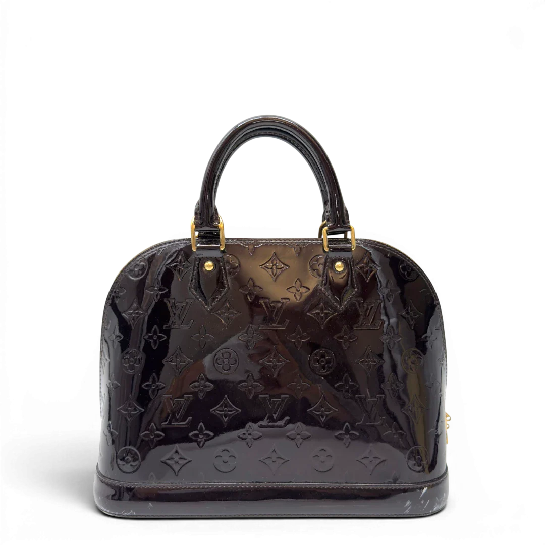 https://cdn.shopify.com/s/files/1/0564/9376/8855/files/Louis_Vuitton_Handtasche_Alma_PM_Vernis_monogram_dunkelrot_1.webp?v=1783516869