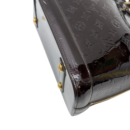 https://cdn.shopify.com/s/files/1/0564/9376/8855/files/Louis_Vuitton_Handtasche_Alma_PM_Vernis_monogram_dunkelrot_15.webp?v=1783516869