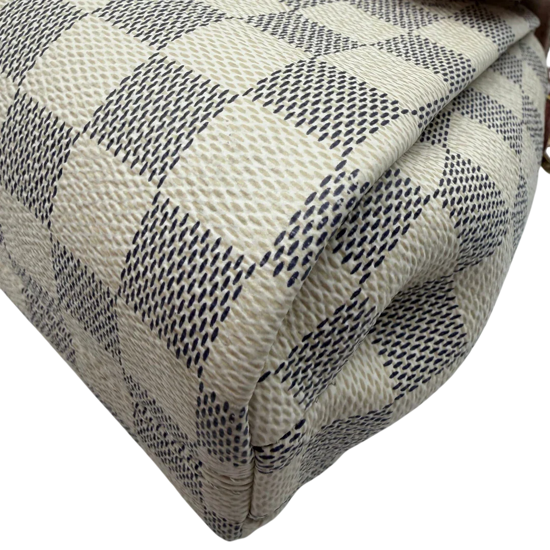 https://cdn.shopify.com/s/files/1/0564/9376/8855/files/Louis_Vuitton_Handtasche_Croisette_mit_Umhangegurt_Damier_Azur_weiss_vintage_LV7129.webp?v=1779894281