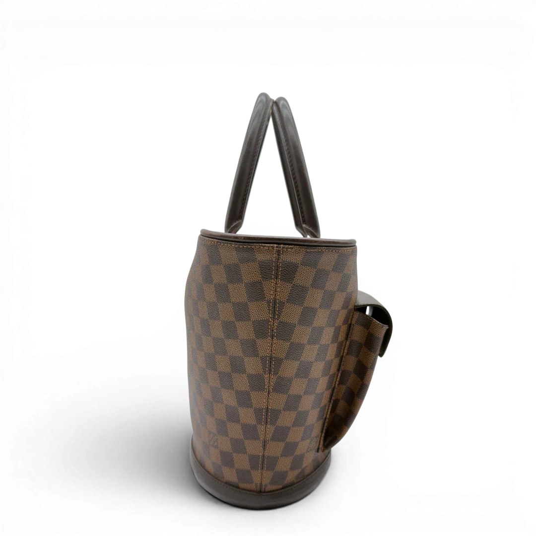https://cdn.shopify.com/s/files/1/0564/9376/8855/files/Louis_Vuitton_Handtasche_Manosque_GM_Damier_Ebene_braun_vintage_LV8287.webp?v=1780408246