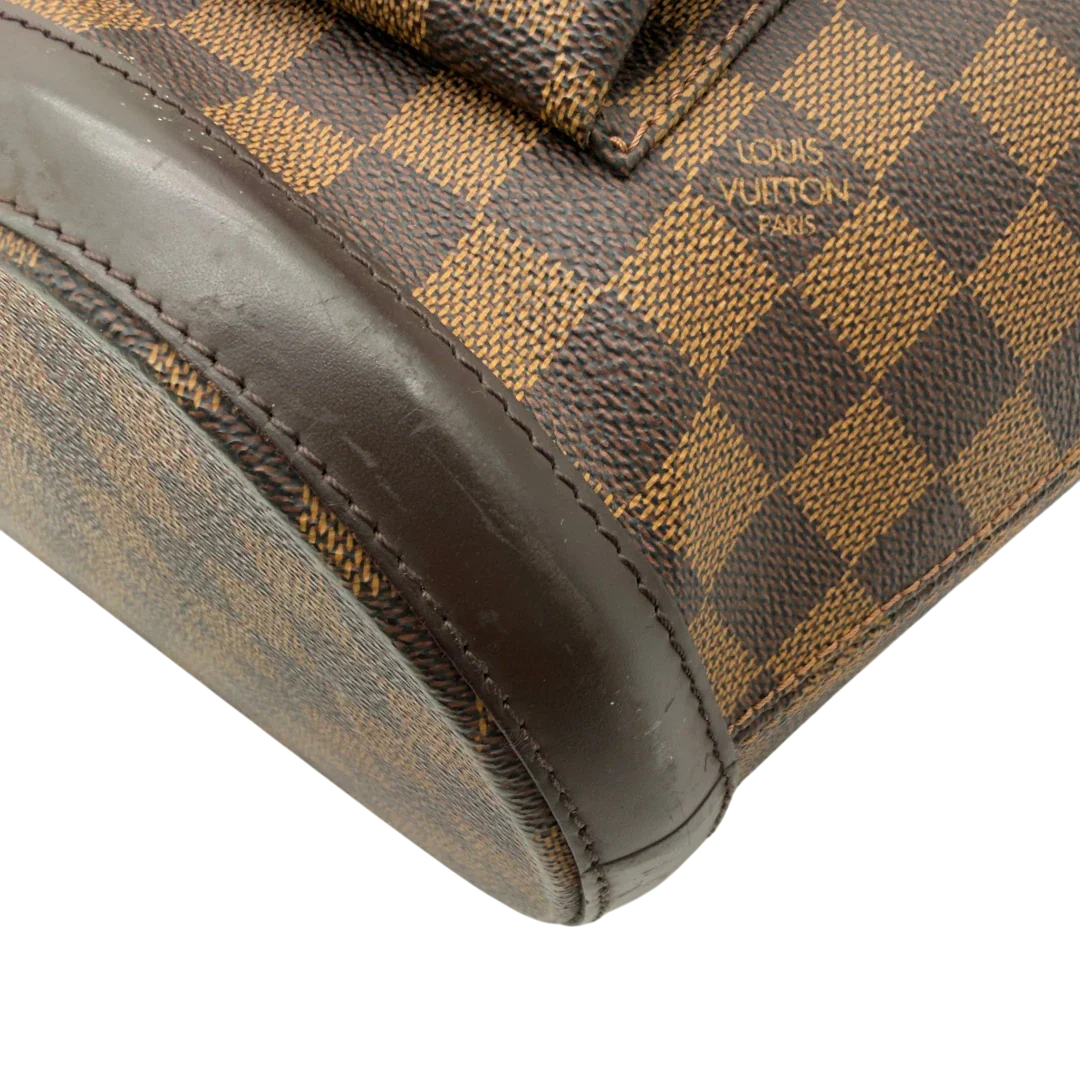 https://cdn.shopify.com/s/files/1/0564/9376/8855/files/Louis_Vuitton_Handtasche_Manosque_GM_Damier_Ebene_braun_vintage_LV8289.webp?v=1780408247