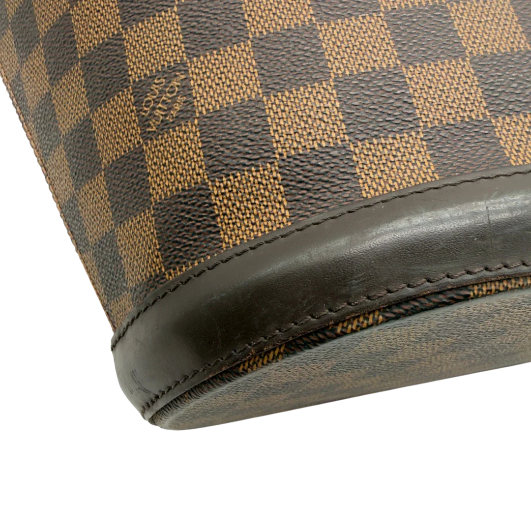 https://cdn.shopify.com/s/files/1/0564/9376/8855/files/Louis_Vuitton_Handtasche_Manosque_GM_Damier_Ebene_braun_vintage_LV8292.webp?v=1780408246