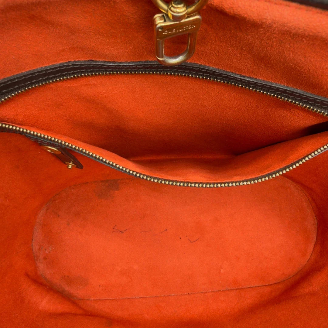 https://cdn.shopify.com/s/files/1/0564/9376/8855/files/Louis_Vuitton_Handtasche_Manosque_GM_Damier_Ebene_braun_vintage_LV8302.webp?v=1780408246