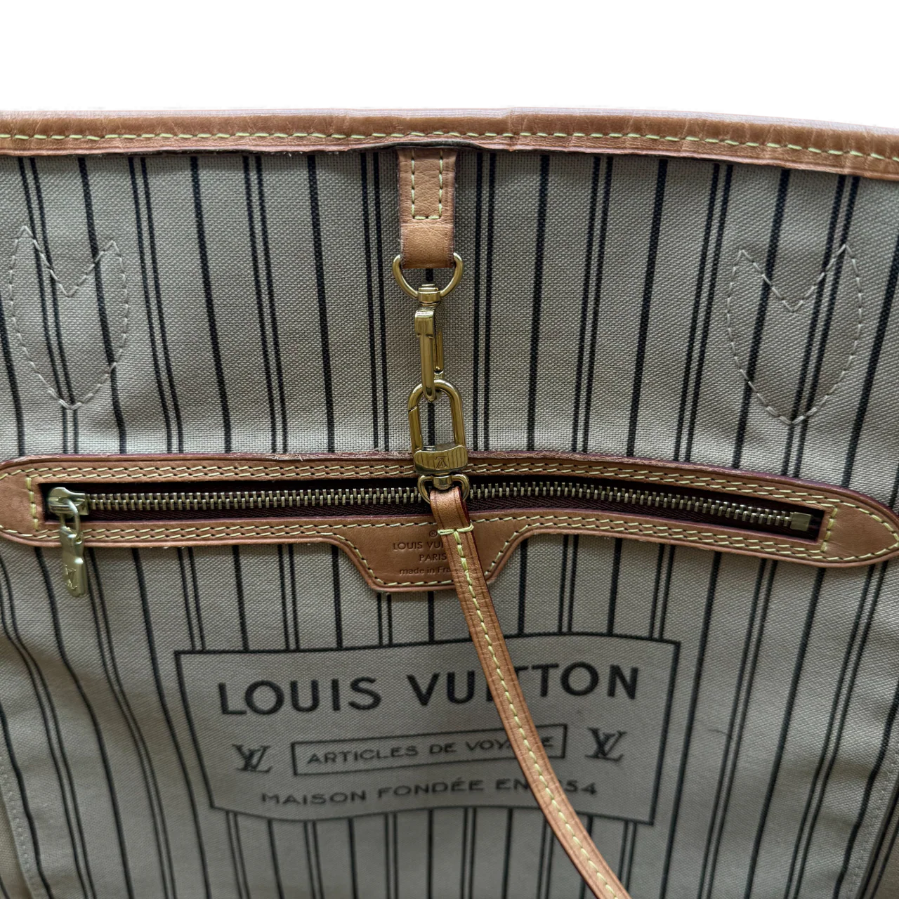 https://cdn.shopify.com/s/files/1/0564/9376/8855/files/Louis_Vuitton_Handtasche_Neverfull_GM_mit_Clutch_monogram_braun_vintage_LV_handbag4292.webp?v=1764853941