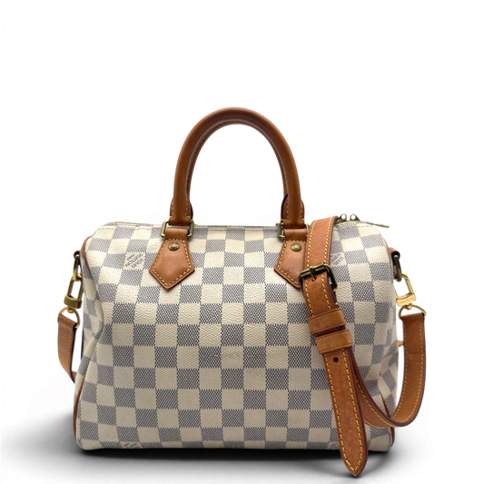 https://cdn.shopify.com/s/files/1/0564/9376/8855/files/Louis_Vuitton_Handtasche_Speedy_25_Bandouliere_Damier_Azur_weiss_vintage_LV60166943.webp?v=1778154115