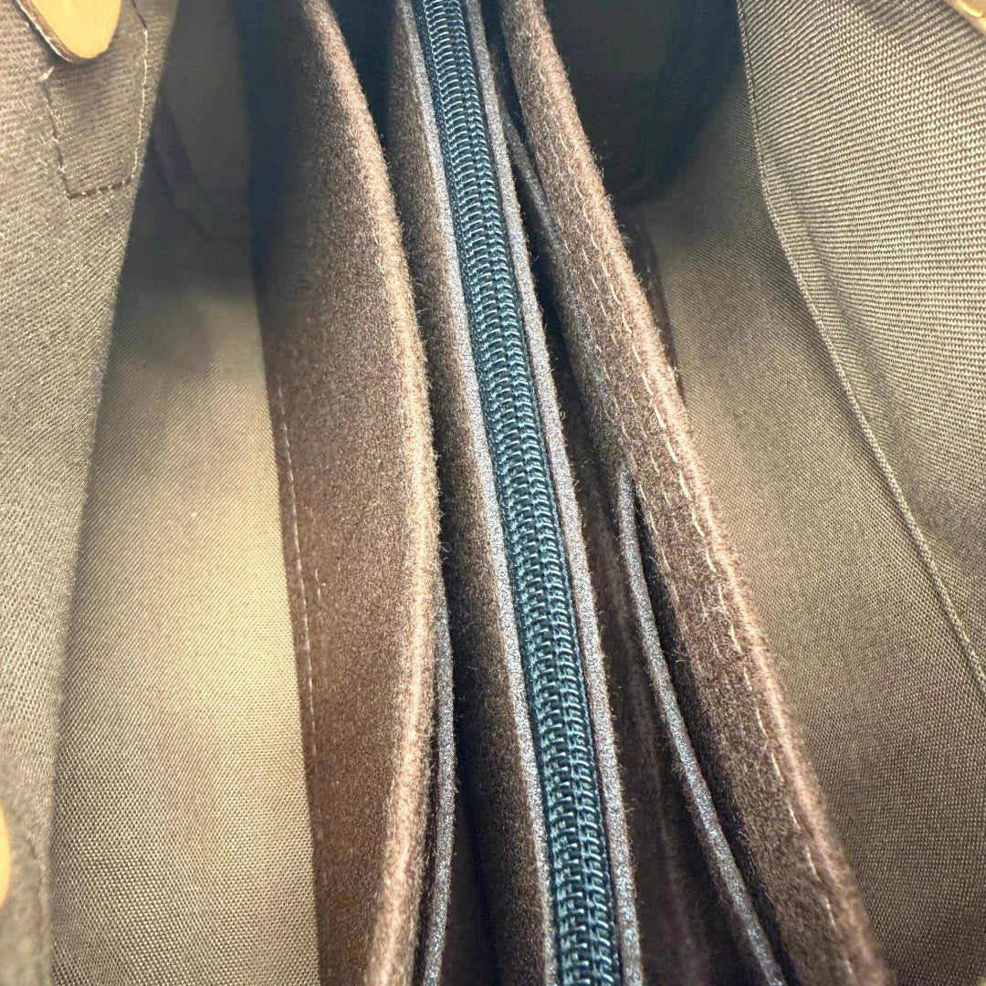 https://cdn.shopify.com/s/files/1/0564/9376/8855/files/Louis_Vuitton_Handtasche_Speedy_25_monogram_braun_vintage_LV7705.webp?v=1780487970