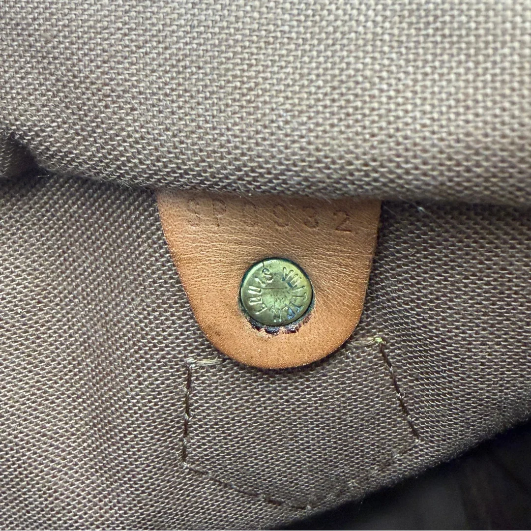 https://cdn.shopify.com/s/files/1/0564/9376/8855/files/Louis_Vuitton_Handtasche_Speedy_25_monogram_braun_vintage_LV7707.webp?v=1780487970