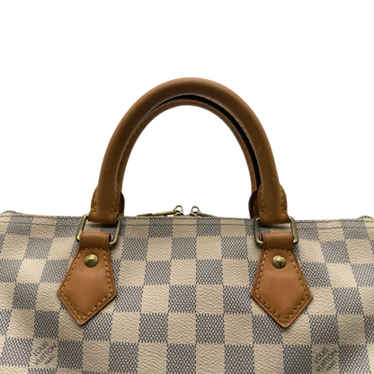 https://cdn.shopify.com/s/files/1/0564/9376/8855/files/Louis_Vuitton_Handtasche_Speedy_30_Bandouliere_Damier_Azur_weiss_11.webp?v=1784128191