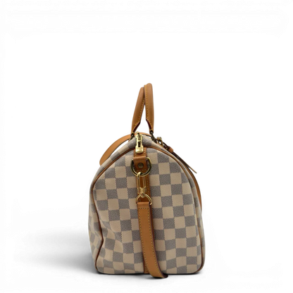 https://cdn.shopify.com/s/files/1/0564/9376/8855/files/Louis_Vuitton_Handtasche_Speedy_30_Bandouliere_Damier_Azur_weiss_3.webp?v=1784128190