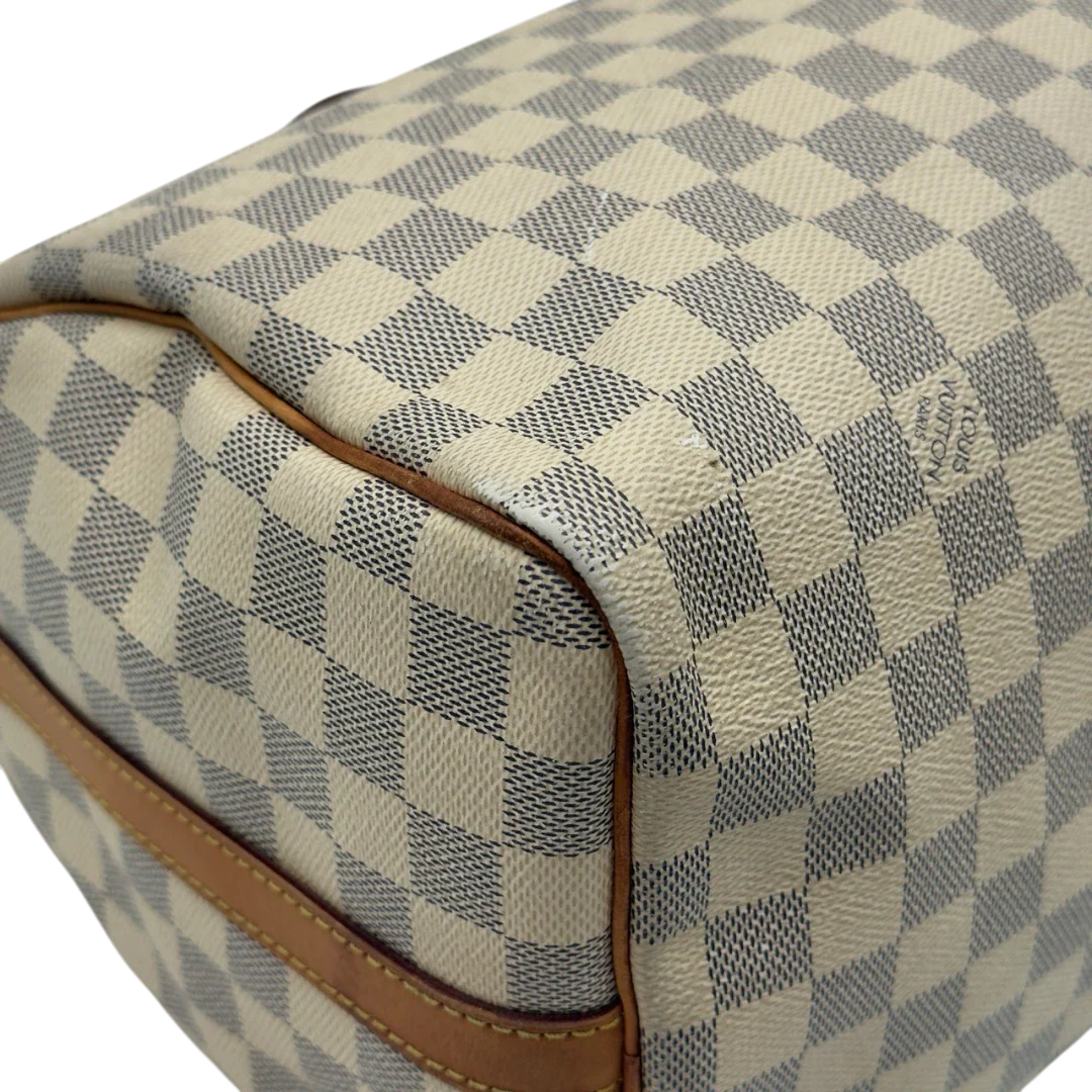 https://cdn.shopify.com/s/files/1/0564/9376/8855/files/Louis_Vuitton_Handtasche_Speedy_30_Bandouliere_Damier_Azur_weiss_7.webp?v=1784128192