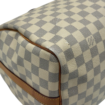 https://cdn.shopify.com/s/files/1/0564/9376/8855/files/Louis_Vuitton_Handtasche_Speedy_30_Bandouliere_Damier_Azur_weiss_7.webp?v=1784128192