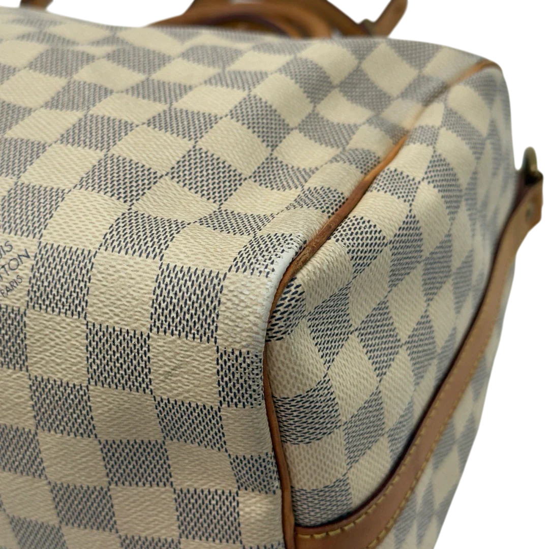 https://cdn.shopify.com/s/files/1/0564/9376/8855/files/Louis_Vuitton_Handtasche_Speedy_30_Bandouliere_Damier_Azur_weiss_8.webp?v=1784128191