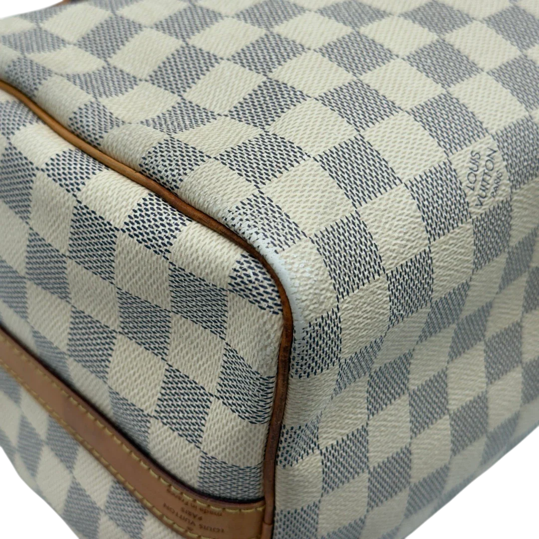 https://cdn.shopify.com/s/files/1/0564/9376/8855/files/Louis_Vuitton_Handtasche_Speedy_30_Bandouliere_Damier_Azur_weiss_9.webp?v=1784128191