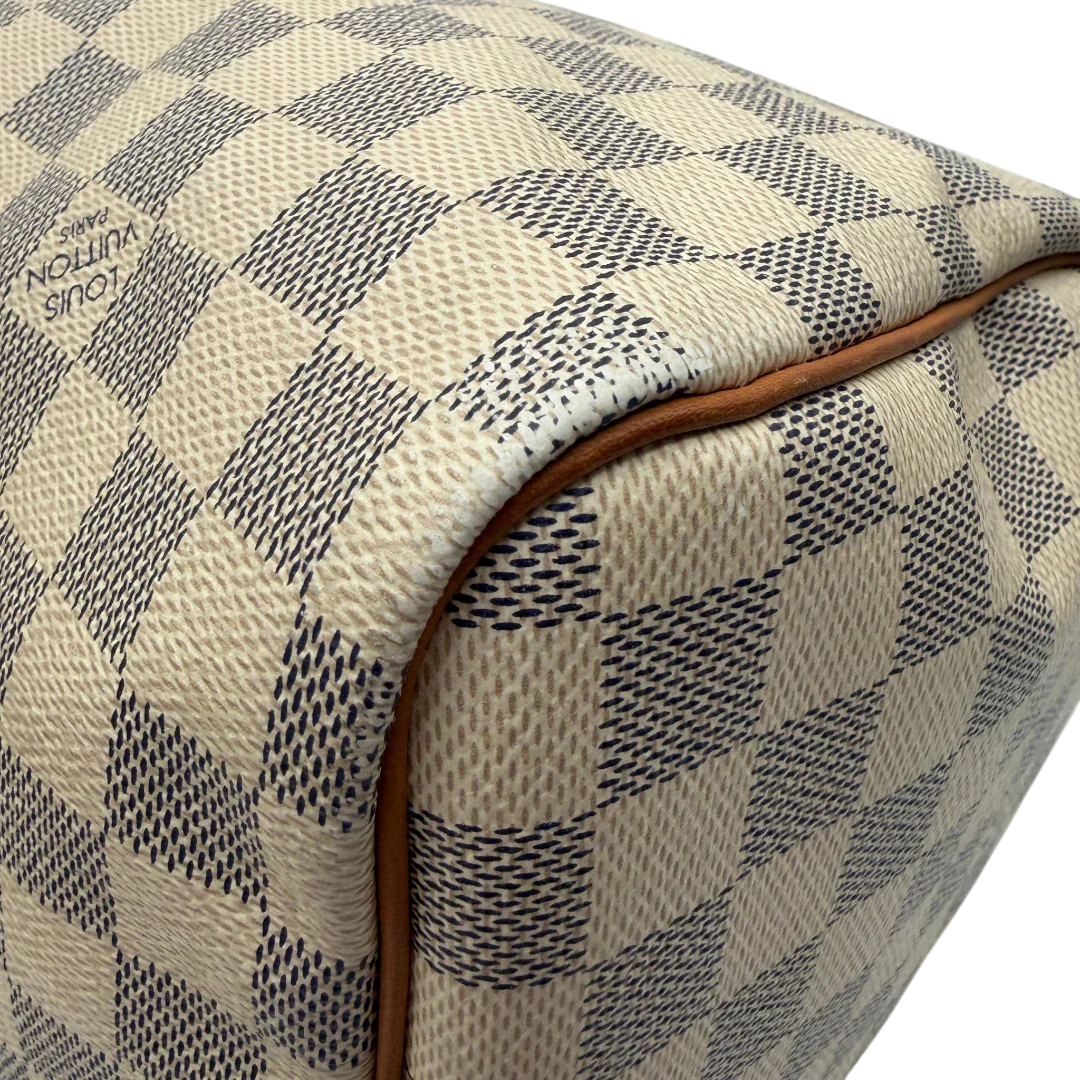 https://cdn.shopify.com/s/files/1/0564/9376/8855/files/Louis_Vuitton_Handtasche_Speedy_30_Damier_Azur_weiss_vintage_LV4498.webp?v=1775728010