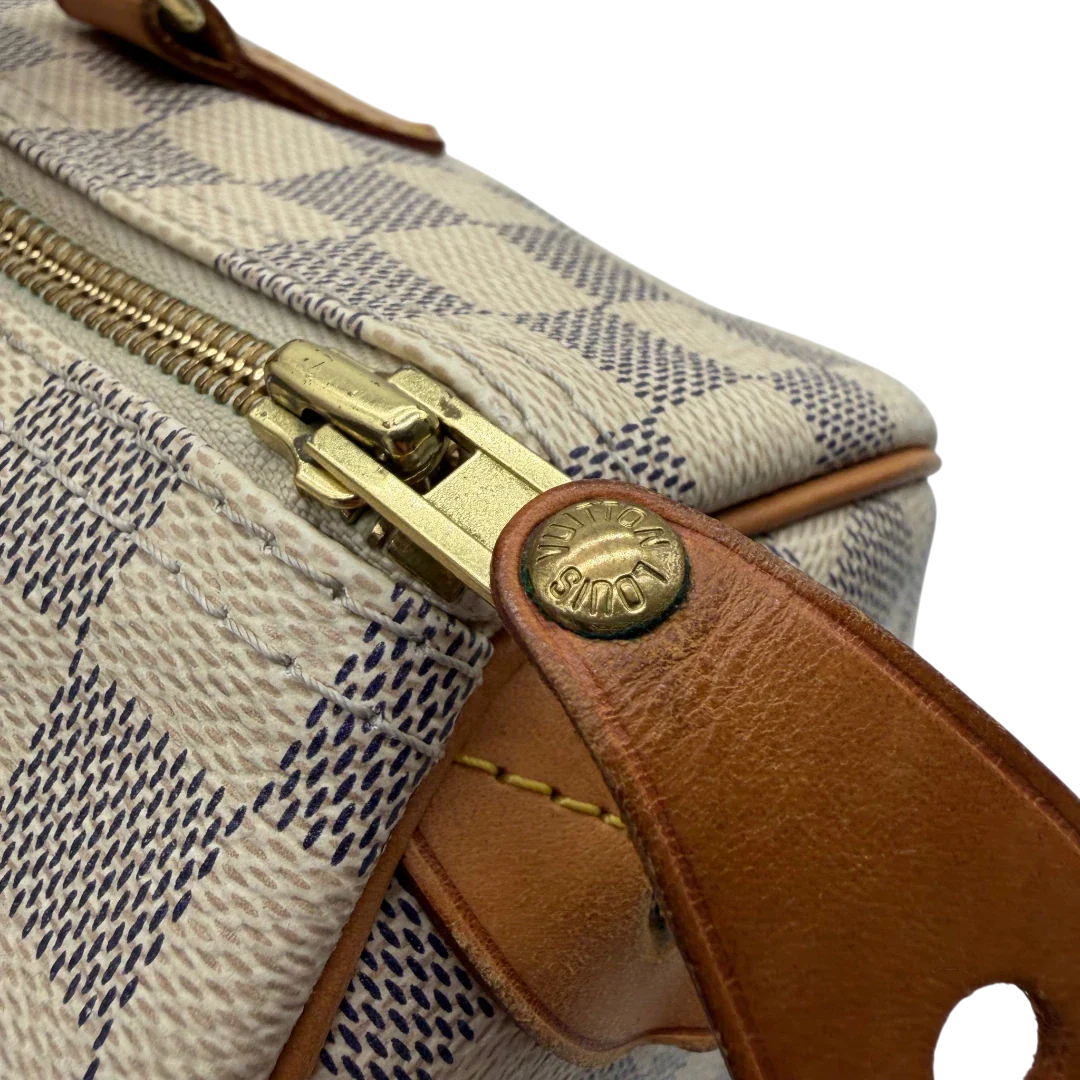 https://cdn.shopify.com/s/files/1/0564/9376/8855/files/Louis_Vuitton_Handtasche_Speedy_30_Damier_Azur_weiss_vintage_LV4501.webp?v=1775728010