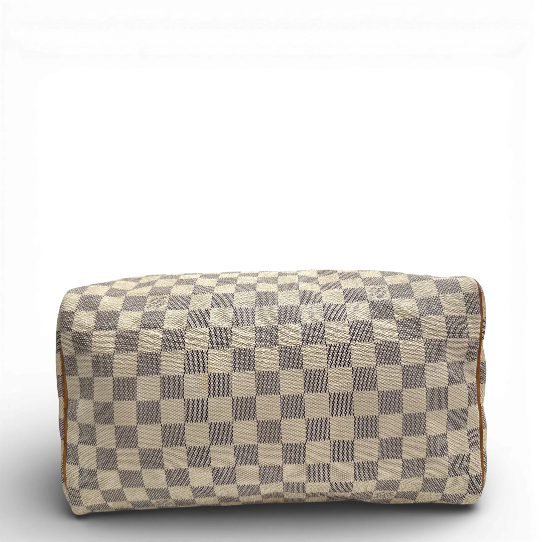 https://cdn.shopify.com/s/files/1/0564/9376/8855/files/Louis_Vuitton_Handtasche_Speedy_30_Damier_Azur_weiss_vintage_LV_2003_f214cb84-b6f5-4a9d-98d4-c4df2b0790b8.webp?v=1769739707