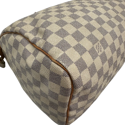 https://cdn.shopify.com/s/files/1/0564/9376/8855/files/Louis_Vuitton_Handtasche_Speedy_30_Damier_Azur_weiss_vintage_LV_2005_1811a62a-0e46-4dda-9033-2a529bd6f036.webp?v=1769739706