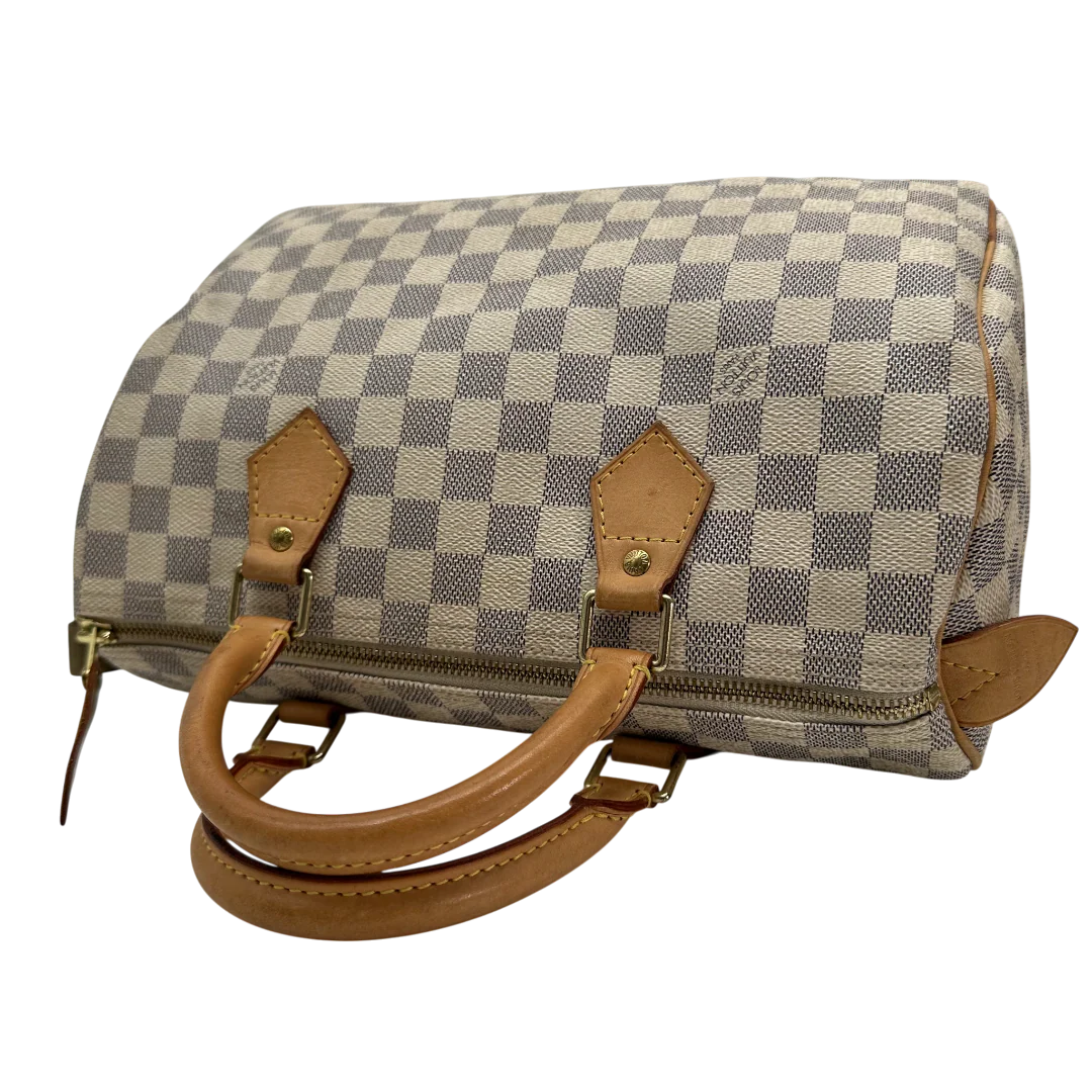 https://cdn.shopify.com/s/files/1/0564/9376/8855/files/Louis_Vuitton_Handtasche_Speedy_30_Damier_Azur_weiss_vintage_LV_2022_0fefe34d-4c1a-4fd9-aa46-364ae0522b38.webp?v=1769739707
