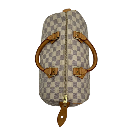 https://cdn.shopify.com/s/files/1/0564/9376/8855/files/Louis_Vuitton_Handtasche_Speedy_30_Damier_Azur_weiss_vintage_LV_2023_60ead145-343b-4f8e-8bad-e1d4a95e01c5.webp?v=1769739706