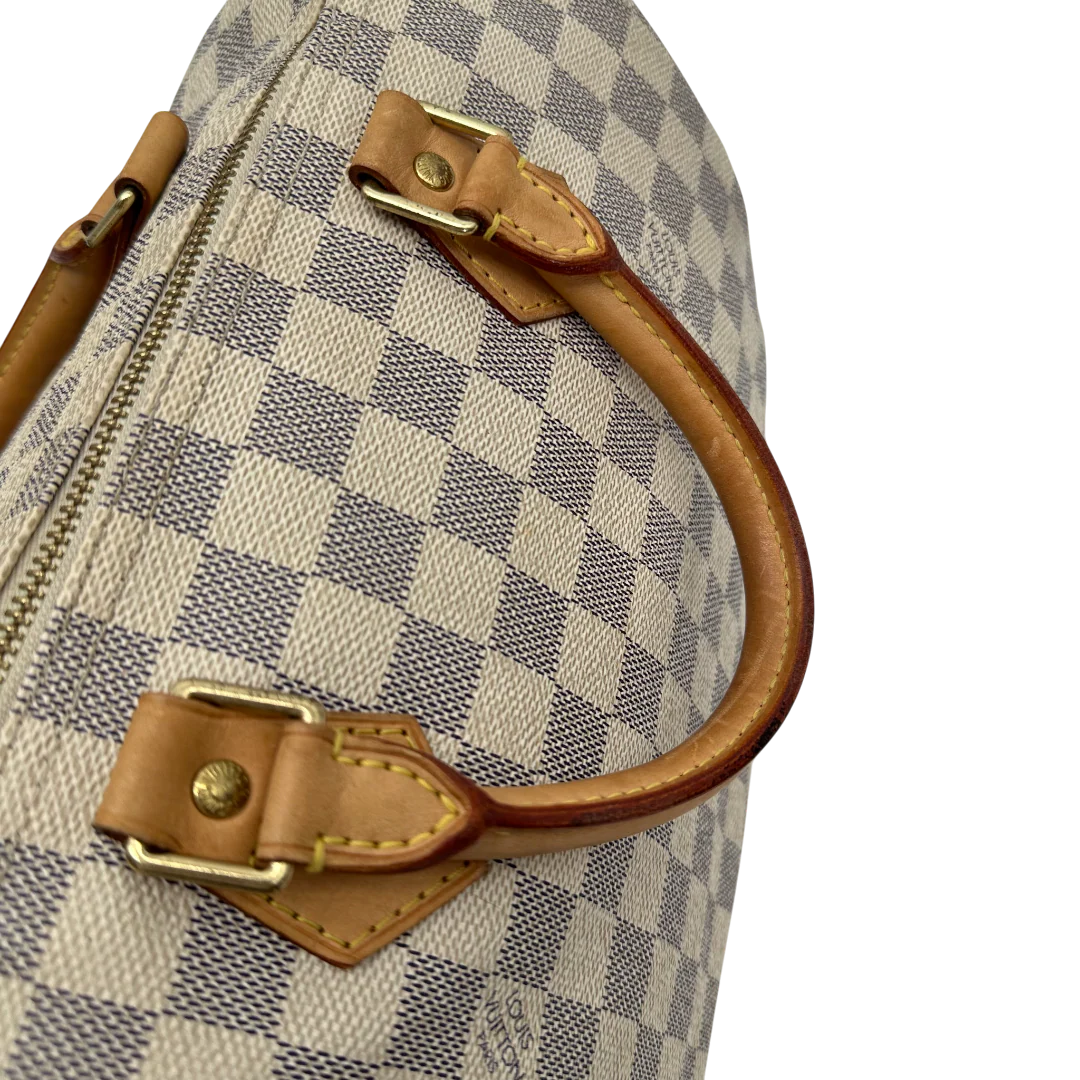 https://cdn.shopify.com/s/files/1/0564/9376/8855/files/Louis_Vuitton_Handtasche_Speedy_30_Damier_Azur_weiss_vintage_LV_2024_d9e6f354-7007-44b3-940c-8e762da2f174.webp?v=1769739707