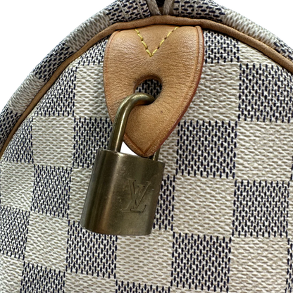 https://cdn.shopify.com/s/files/1/0564/9376/8855/files/Louis_Vuitton_Handtasche_Speedy_30_Damier_Azur_weiss_vintage_LV_2026_afed2768-8ad4-4985-8b11-d4a66f72c429.webp?v=1769739707
