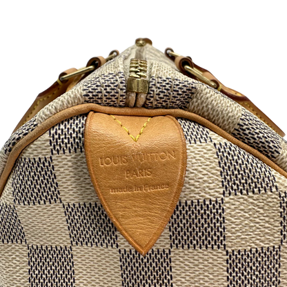 https://cdn.shopify.com/s/files/1/0564/9376/8855/files/Louis_Vuitton_Handtasche_Speedy_30_Damier_Azur_weiss_vintage_LV_2028_f13390ae-4343-4869-8043-fb279f8573f7.webp?v=1769739707