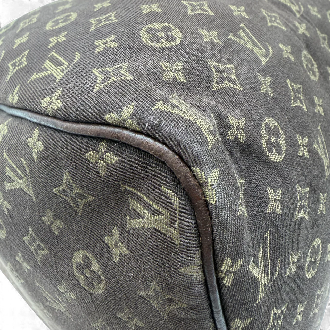 https://cdn.shopify.com/s/files/1/0564/9376/8855/files/Louis_Vuitton_Handtasche_Speedy_Mini_Lin_30_monogram_braun_vintage_LV_handbag3383.webp?v=1764858417