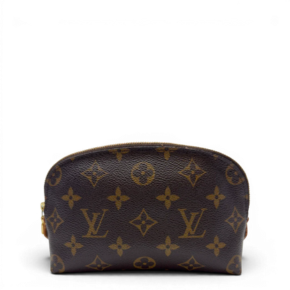 https://cdn.shopify.com/s/files/1/0564/9376/8855/files/Louis_Vuitton_Kosmetiktasche_Pouch_PM_monogram_braun_2.webp?v=1783512236