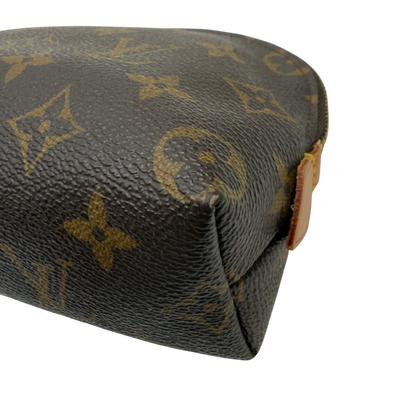 https://cdn.shopify.com/s/files/1/0564/9376/8855/files/Louis_Vuitton_Kosmetiktasche_Pouch_PM_monogram_braun_7.webp?v=1783512236