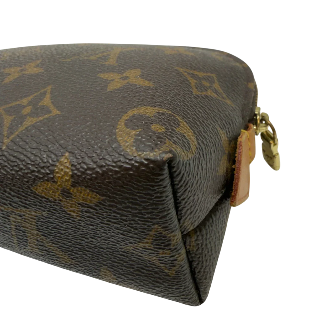 https://cdn.shopify.com/s/files/1/0564/9376/8855/files/Louis_Vuitton_Kosmetiktasche_Pouch_PM_monogram_braun_9.webp?v=1783512236